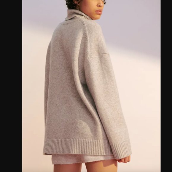 H&M Oversized Turtleneck Sweater Beige - Picture 2 of 6